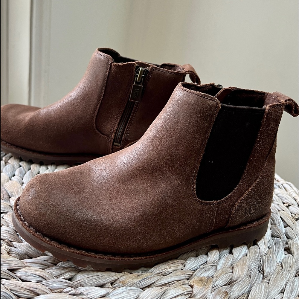 UGG Callum ankle leather zip up boot kids size 12